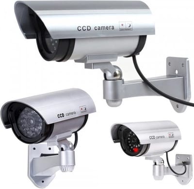 Dummy Camera - Beveiligingscamera - Met Rood Knipperend Lampje - Voor Binnen En Buiten - Dummy Bewakingscamera