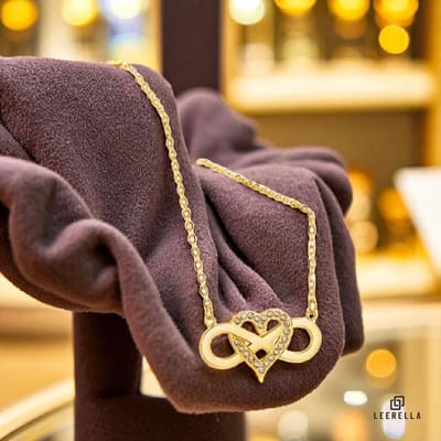 Leerella Elegante Infinity Hart Ketting in Goudkleurig RVS met Sprankelende Zirkonia - Tijdloos Symbool van Liefde en Oneindigheid 40+5cm