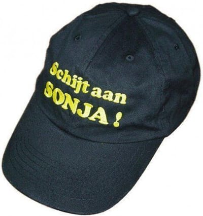 Benza - Katoenen geborduurde katoenen baseball cap, pet: Schijt aan Sonja!