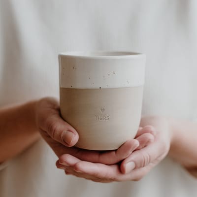 Mok - Hers - Tas - Aardewerk - Handgemaakt - Servies - Decoratie - Valentijn - Geschenk - Cadeau - Koffie - Thee - Origineel Cadeau - Uniek - Vrienden - Koffietas