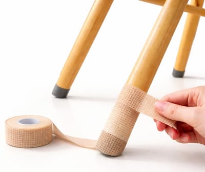 Stoelpoot Beschermers Tape – 5 Rollen – Zelfklevend & Antislip – Vloerbescherming voor Stoelen & Tafels – Geluidsdempend – 2,5 cm x 4 m – Khaki