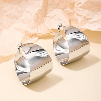 Chique Huggie Lege Gouden Kleur Oorbellen voor Vrouwen Trendy Vrouwelijke Brede Cirkel Punk Gladde Oorbellen Statement Sieraden beige