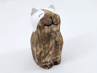 Kat zittend 9x6cm naturel white black