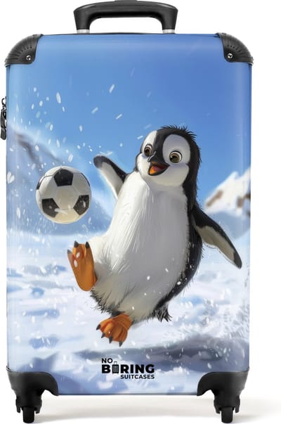 NoBoringSuitcases.com® - Kinderkoffer - Kindertrolley - Pinguïn met voetbal in een sneeuwlandschap - Handbagage koffer lichtgewicht - Reiskoffer trolley - Rolkoffer met wieltjes - Past binnen 55x40x20 en 55x35x25