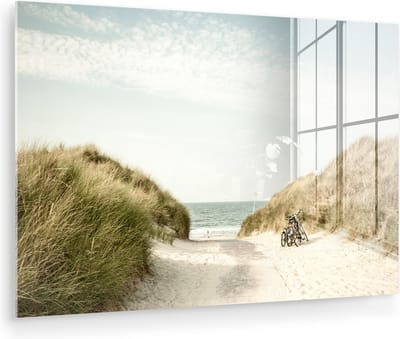 MuchoWow® Glasschilderij 150x100 cm - Schilderij acrylglas - Strand - Fiets - Wolken - Foto op glas - Muurdecoratie woonkamer - Wanddecoratie slaapkamer - Schilderijen