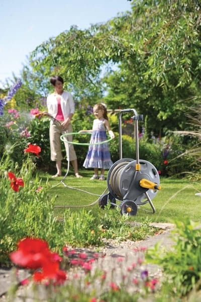 Slangenwagen Plus 50 M (Ø 125 mm) met maximale capaciteit 60 M - stabiel en robuust - voor algemeen gebruik - inclusief 50 m slang - 1 spuitmond + aansluitingen [2435R0000] Tuinslang haspel