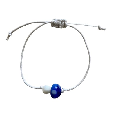 Luna-Leena duurzame kinderarmband paddenstoel - blauw - L15cm - handgemaakt in Nepal - mushroom beads - kids bracelet - accessoires - feest - cadeau - kinderfeestje - verjaardag - sieraad - voorjaar - blauw met witte stippen