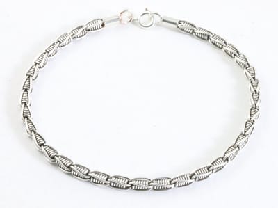 Fijne zilveren armband met fantasie schakels - lengte 19 cm.