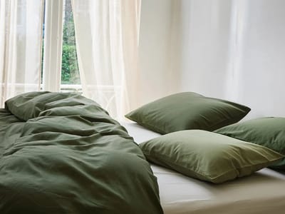 Yumeko dekbedovertrek katoensatijn dark olive 200x200 + 2/60x70 - Bio, eco & fairtrade
