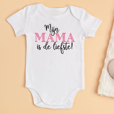 Moederdag Cadeau Mama – Baby Romper Mijn Mama is de Liefste – Rompertje Baby Cadeau – Kraamcadeau Moeder – Baby Kleding – 0 tot 3 maanden