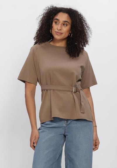My Essential Wardrobe Mwapir Belt Tee Tops & T-shirts Dames - Shirt - Camel - Maat S