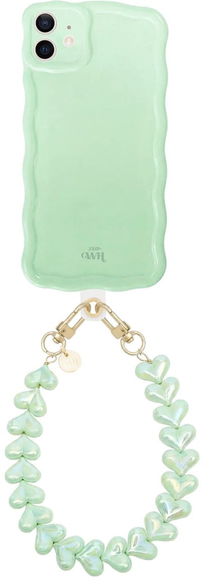 xoxo Wildhearts Glossy Wavy Case Sage Sorbet - Funky Hearts - geschikt voor iPhone 12 - hoesje met telefoonkoord - afneembaar harten koord - hartjesketting - kort telefoonkoord - hoesje met golven - Groen