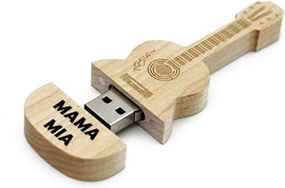 Hout gitaar 128GB 3.0 usb stick met naam bedrukken