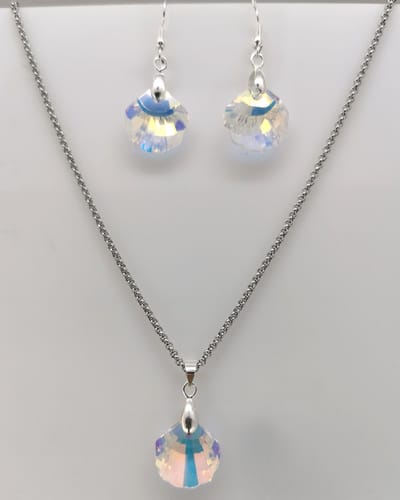 Setje - ketting met oorbellen - van fonkelende facet geslepen glas kristal schelpje.
