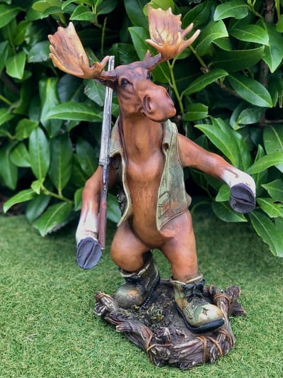 Rendier country stijl 36 cm hoog - country - western - polyresin - polystone - hoogkwalitatieve kunststof - decoratiefiguur - interieur - accessoire - voor binnen - voor buiten - cadeau - geschenk - tuinfiguur - tuinbeeld