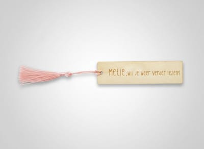 Hip met Pit Creaties Boekenlegger Metie - Houten met flos - 9x3 cm - "Wil je weer verder lezen?" - Cadeau metie