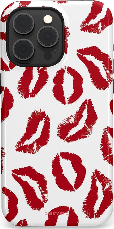 Casetastic Hoesje Geschikt voor Apple iPhone 15 Pro Max Magsafe - Stijlvolle Beschermende Duo-layer Case - Liefdeskusjes Rood Zoenen