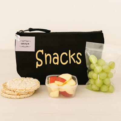 Snack Organizer Baby – Gifts by M – Etui Luiertas voor Tussendoortjes – Katoen – Opbergtasje Onderweg – Zwart – Goud – Kraamcadeau