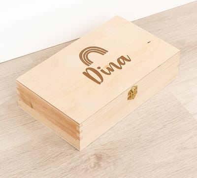 Houten kistje 'Dina' Regenboog - Tekenkist - Herinneringsdoos - Kraamcadeau - Knutseldoos - Memorybox - Baby - Geboorte