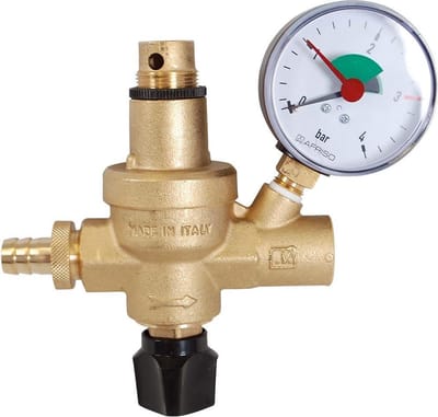 Vul armatuur CV-installatie met manometer