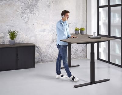 Elektrische zit-sta hoek wingbureau Teez breed 160CM diep 120CM bladkleur Robson Eiken framekleur Aluminium (RAL9006) wingzijde Rechts