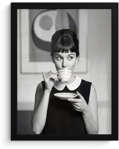 Poster in lijst - Fotolijst 30x40 cm - Posters - Portret - Thee - Vrouw - Posterlijst zwart - Decoratie - Wanddecoratie woonkamer - Muurdecoratie slaapkamer