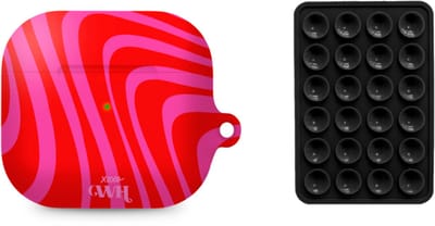 xoxo Wildhearts AirPods hoesje Berry Much Rood & Roze + Telefoonsticker Stick On Me Square Zwart – geschikt voor AirPods 4