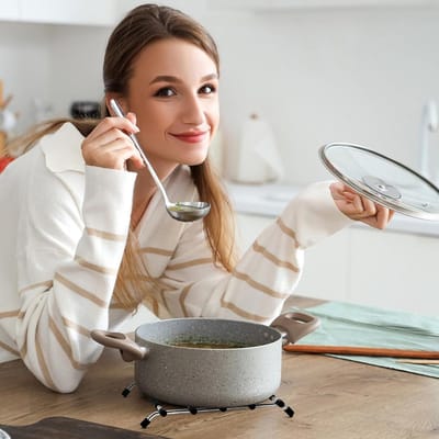 Allecto Plus - Keuken Onderzetters 4 stuks - Zwart Roestvrij Stalen Pan Onderzetters - Hete Pannen Beschermer met Antislip Bodem - Keukenblad Protector