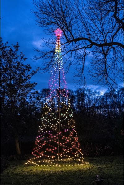 Anna's Collection Vlaggenmast verlichte kerstboom - 836 led lampjes - D160 x H500 cm - colour changing - met afstandsbediening