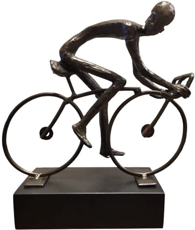 Beeld Tour de france naar de tegenstanders kijken - Achterom kijken - Wielrenner - 21x24x9 cm - Brons Zwart - Polyresin en Metaal