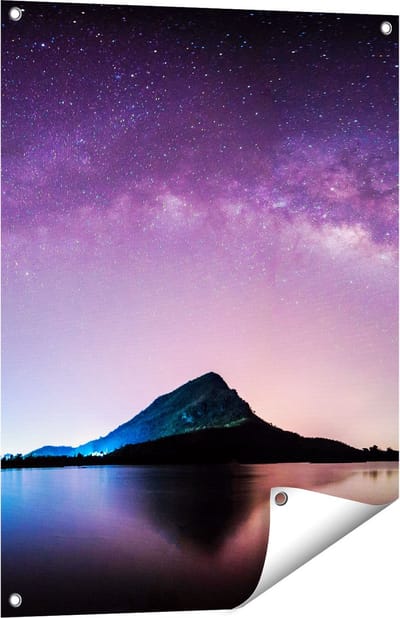 Gards Tuinposter Melkweg bij een Berg in Thailand - 60x80 cm - Tuindoek - Tuindecoratie - Wanddecoratie buiten - Tuinschilderij