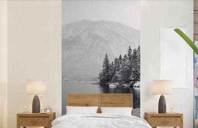 Behang - Fotobehang Water - Winter - Natuur - Dennenboom - Breedte 120 cm x hoogte 240 cm