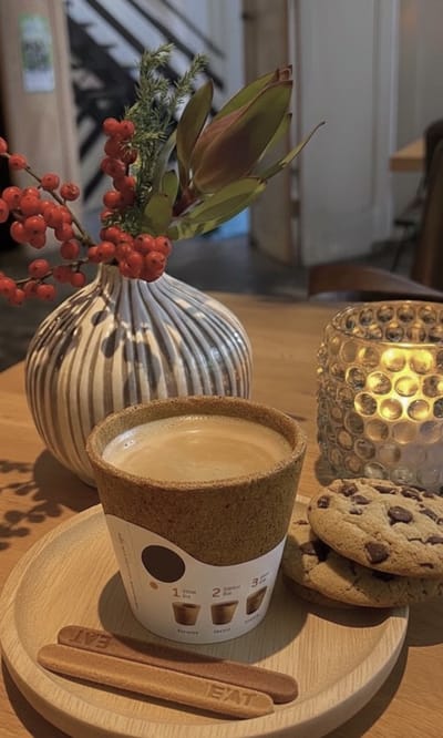 Eetbare koffieroerstaafjes Vanilla – Verpakking met 30 stuks - Roer én eet op! – Zero waste en duurzaam. Subtiele vanillesmaak die je koffie of thee verfijnt én je roerstaafje verdwijnt!