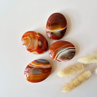 Edelsteen Sardonyx Palmsteen (5 cm) – Handsteen worrystone zorgensteen