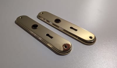 Langschild sleutelgat softline messing 56MM