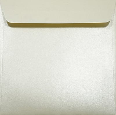 Metallic (parelmoer) ecru enveloppen A5 - 170 x 170 mm - 25 stuks - HK zelfklevend met plakstrip - 120 gram - Majestic - Netuno