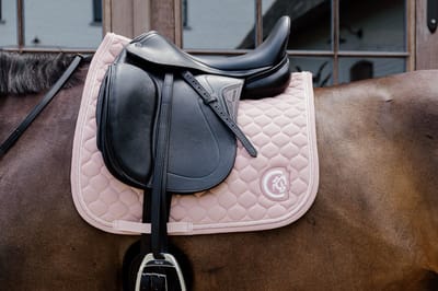 Kentucky Horsewear - Zadeldoek onion quilt 3D logo dressuur oudroze