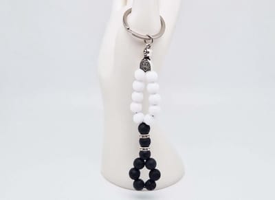Handgemaakte Herinnering Sleutelhanger van natuursteen "Witte Agaat-Lava Donker" en metaal - diameter kralen 8mm - Aantal stenen 19 - Een mooi cadeau-idee en een bijzonder aandenken