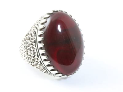 Zware bewerkte zilveren ring met granaat - maat 19