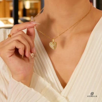 Leerella Engelenvleugel Hart Hanger Ketting - Hoogwaardige RVS met Cubic Zirconia - Goudkleurig Verstelbare Lengte voor Dames