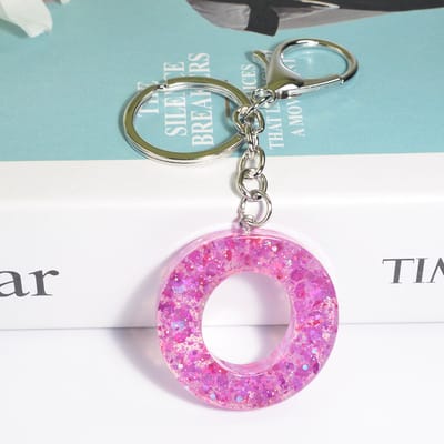 Sleutelhangers of voor je tas van A tot Z - met een pompon of kwastje - met letter - mooi design - handgemaakt - sleutelhangers - design - mode - goud - zwart - blauw - roze- rood