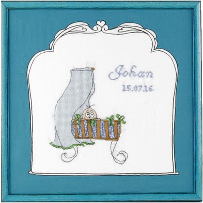 Pako Borduurpakket - Geboorte- telpatroon met codekaart - geboortetegel Betje .com jongen - 275.034 - voorgesorteerd garen - Aida met blauw gekleurde rand - 17 x 16 cm - DIY kit