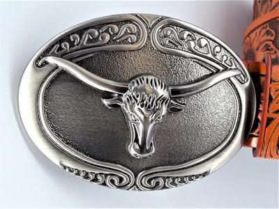 RR20-17c.125 : Longhorn Skull Big Buckle aan bruin Leren Riem, oranjebruin Skull & Flower 125cm