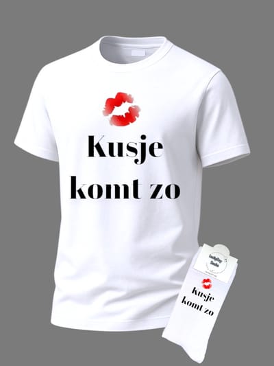 Valentijnscadeau - Valentijn cadeau - Love - Giftset - Kusje komt zo - Shirt - T-shirt Liefde - Cadeau set shirt met sokken - Grappig cadeau voor vrouw en man - Valentijnsdag - T-shirt voor dames en heren met tekst - Maat S
