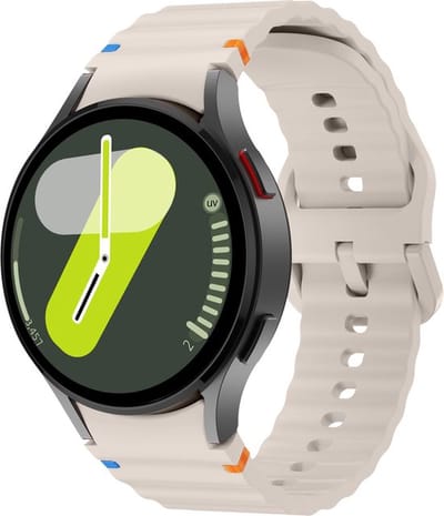 By Qubix - Wave Sportband met aansluitknop - 20mm - Sterrenlicht - Geschikt voor Samsung Galaxy Watch 7 (40 & 44mm) - Galaxy Watch FE - Galaxy Watch 6 - Galaxy Watch 6 Pro - Galaxy Watch 5 - 5 Pro - Galaxy Watch 4 - 4 Classic