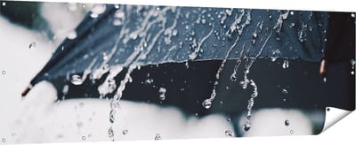 Gards Tuinposter Zwarte Paraplu met Regen Druppels - 210x70 cm - Tuindoek - Tuindecoratie - Wanddecoratie buiten - Tuinschilderij