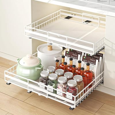 Tweedeurs uitschuifbare keukenkast organizer, telescopische kastindeling met verstelbare breedte voor optimale ruimtebesparing en efficiëntie in de keuken.