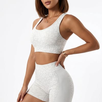 Lichtgrijs dames sportset fitnesskleding naadloos met hoge taille sport shorts en sport bh met kruisband rug luipaard patroon yoga fitness hardlopen set maat S