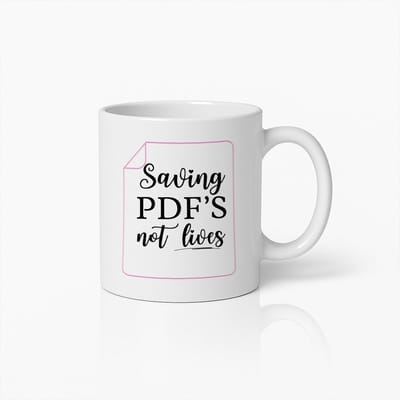 Grappige Saving PDFs Not Lives Mok 330ml – Koffiemok met Kantoorsfeer – Ideaal Cadeau voor Ontwerpers en Editors
