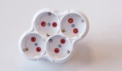 Stopcontact Splitter , Verdeelstekker , Verloopstekker 4-voudig wit , Klaver , Met randaarde , Stekkers , Stekkerdoos